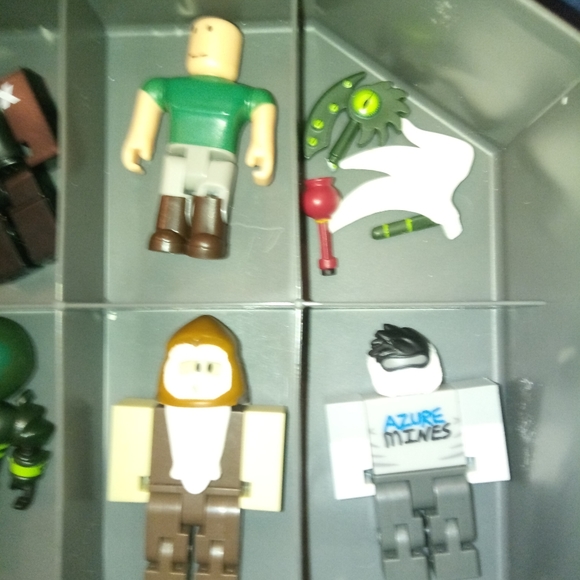 Roblox 27 Figures Case & Accessories - Picture 11 of 16